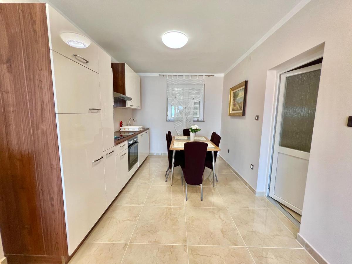 Apartmani Jasminka Dramalj Esterno foto